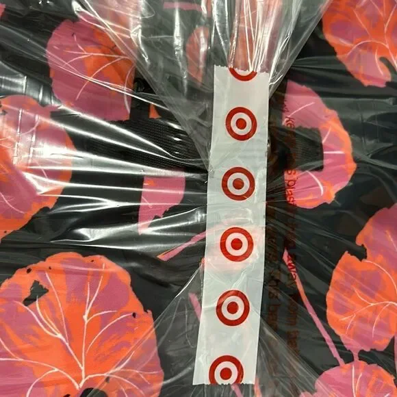 DVF Geranium Leaf 🍃 WeekenderBag 💼 Get AWAY🏃‍♀️in Style! Zip outside pocket - Picture 8 of 17